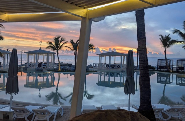 Sunset Paradise: Apt with Ocean and Pool access