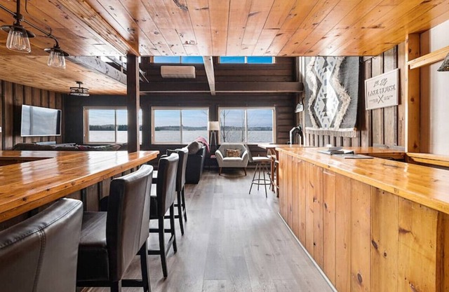 Sunset Retreat on Pushaw Lake | No Cleaning Fees!