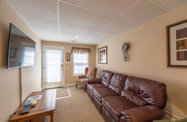 Sunset Ridge-2 Bedroom Apartment with Private Entrance