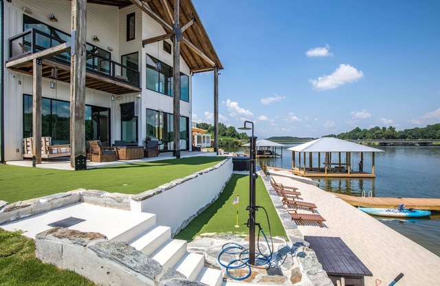 Sunset Rock by Big Fish Real Estate Group at Lake Martin