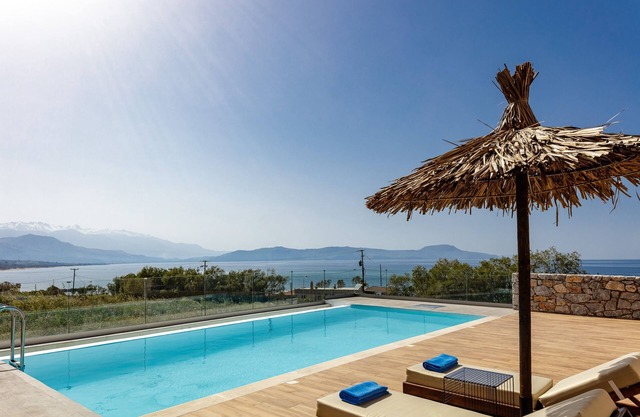 Sunset & sea views, 200m from the beach, ping pong!
