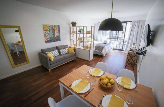 Sunset Studio-Lockett/WiFi/Pool/Balcony | W2BA