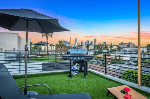 Sunset Views from Private Rooftop in Luxe Townhome