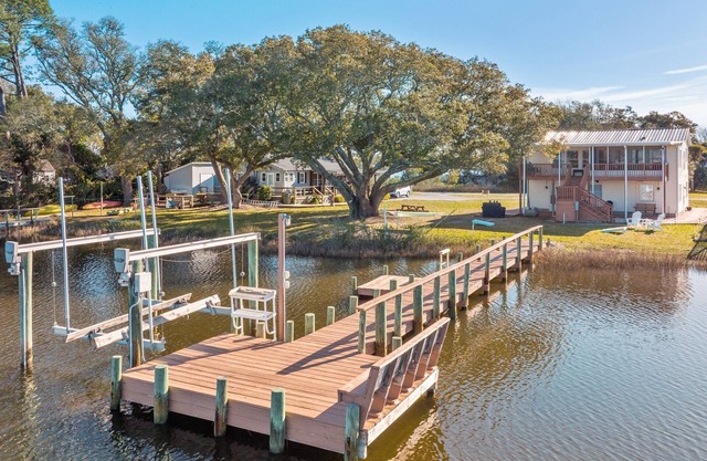 Sunset Views-Hot Tub-Game Room-Office-Private Dock