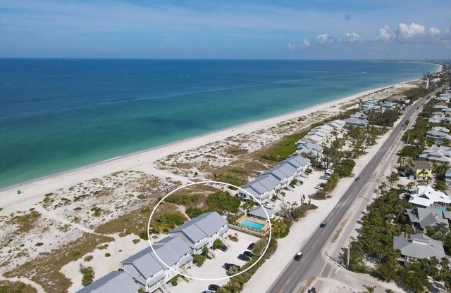 Sunsets at Sundown Colony ~ beachfront 2/2.5 condo with community pool