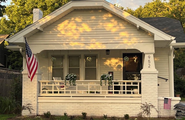 Sunsets Overlooking Golf Course! Prime Location!