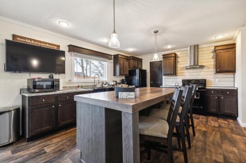 Sunsets & Serenity- Port Clinton Waterfront Stay home