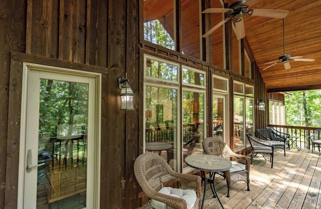 Sunshine Chalet- A Beautiful Lakefront!