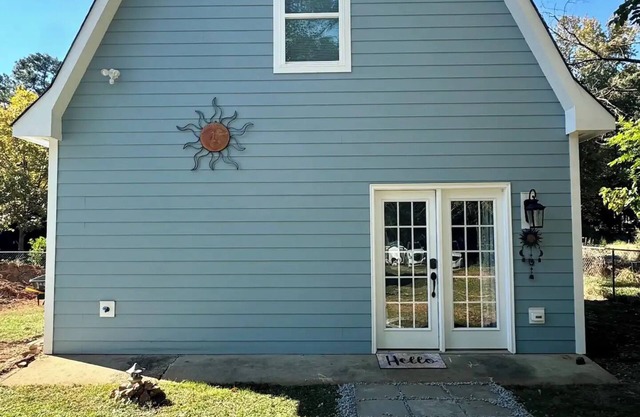 Sunshine’s Crashpad mini barn!