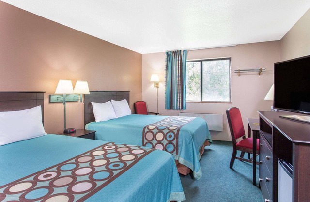 Super 8 by Wyndham Austin MN