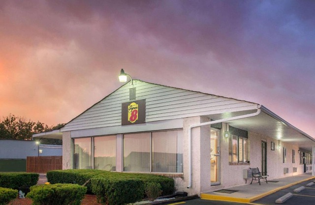 Super 8 by Wyndham Centerville-Richmond