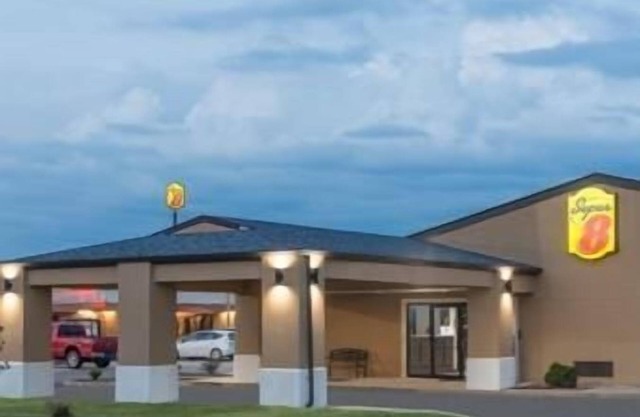 Super 8 by Wyndham Charleston/Sikeston East MO