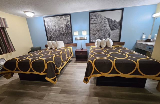 Super 8 by Wyndham Clinton