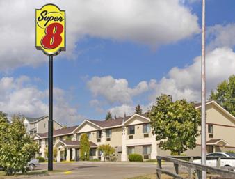 Super 8 by Wyndham Cloquet