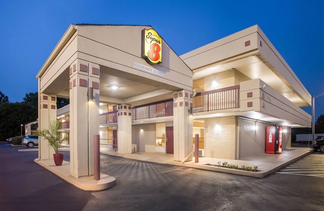 Super 8 by Wyndham Commerce