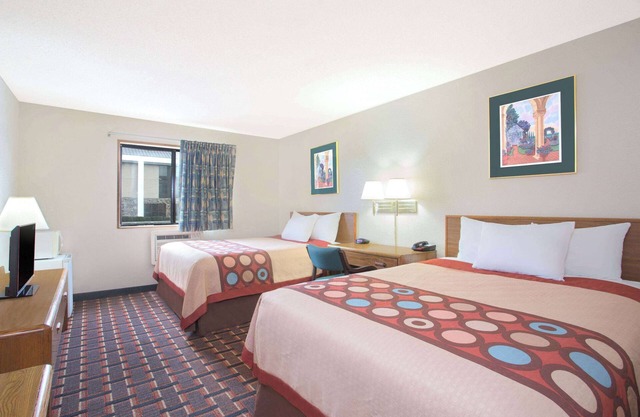 Super 8 by Wyndham Douglas