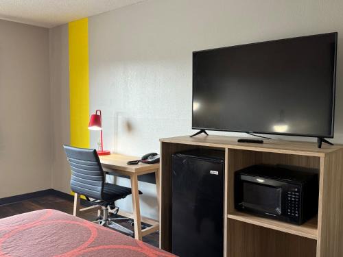 Super 8 by Wyndham Evansville East