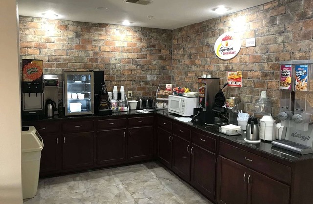 Super 8 by Wyndham Hernando