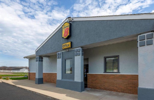 Super 8 by Wyndham Newcomerstown