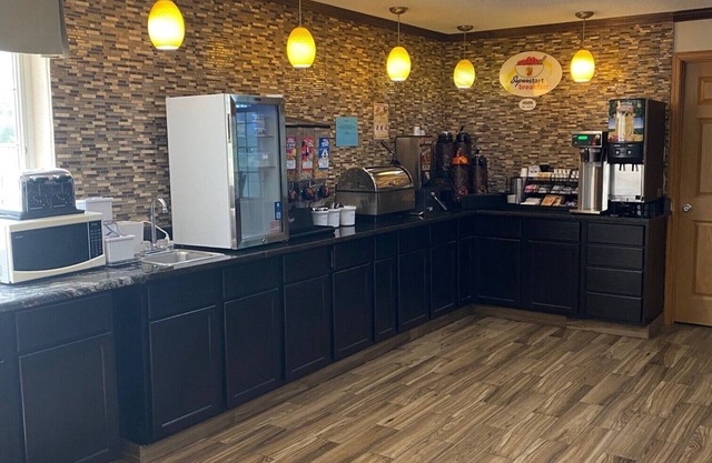 Super 8 by Wyndham New Hampton