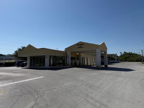 Super 8 by Wyndham Ocala I-75