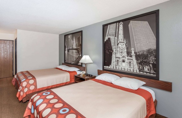 Super 8 by Wyndham Pekin/Peoria Area