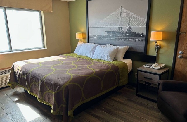 Super 8 by Wyndham Perry IA