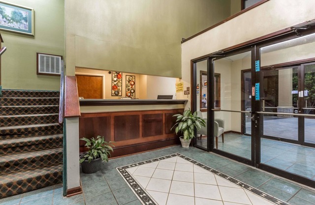 Super 8 by Wyndham Piedmont Greenville Area