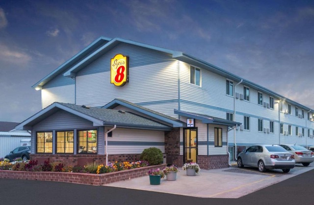 Super 8 by Wyndham Pierre SD