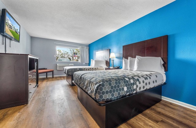 Super 8 by Wyndham Portsmouth - Norfolk