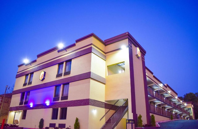 Super 8 Downtown Raleigh