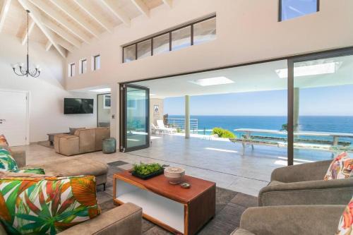Super Beachfront views- Executive Villa - 5 bedrooms