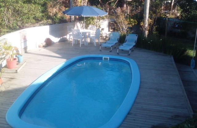 Super comfortable house, pool, barbecue, splits, cable tv, internet.