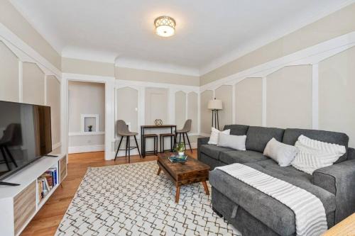 Super Convenient 1br City Pad With Garage Parking