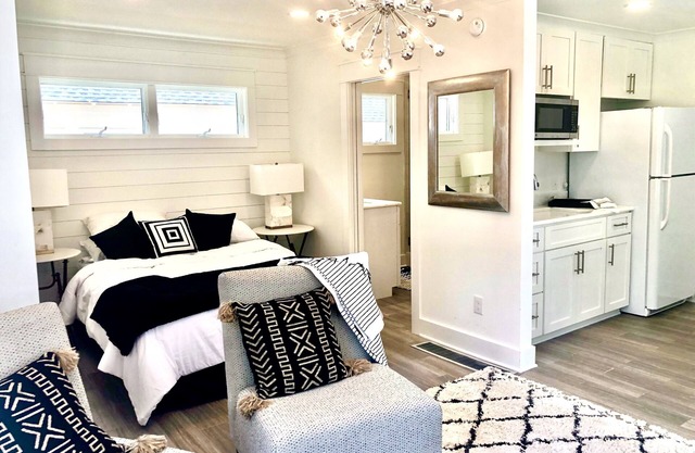 Super cute, modern studio in Fruit & Nut, a true sanctuary by the Bay.