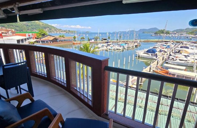 SUPER FLAT 180 graus em Angra dos Reis , Frente Mar na Marina Piratas com estacionamento gratuito