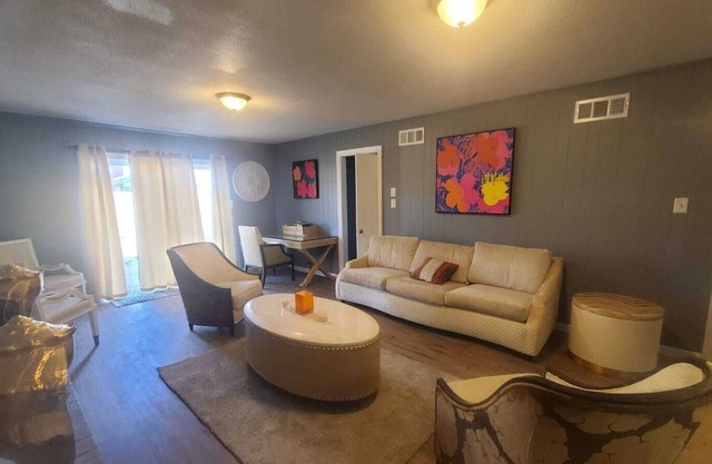 Super Large East Memphis 23 Beds