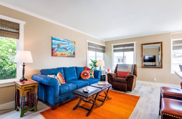 Super Nice Beach Place -Large Private Deck- Garage Parking-1 block to beach