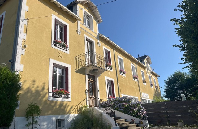 Superb 4 Bedroom House, sleeping up to 6 Adults and 4 Children, fully equipped.