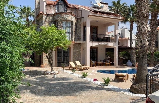 Superb 4 bed,4 bath villa, private pool,WI-FI,UKTV prime location in Calis Beach