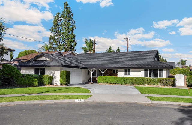 Superb 4-bedroom house/6 Beds 15 minutes to Disneyland!