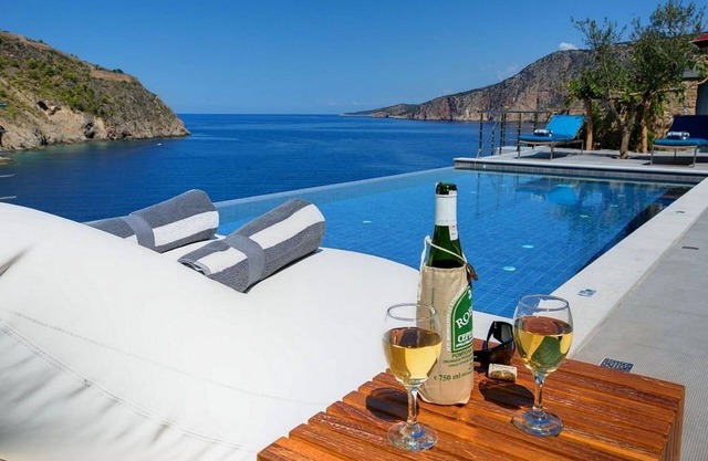 Superb Kefalonia Villa | Villa Allen | 1 Bedroom | Seafornt | Spectacular Sea.