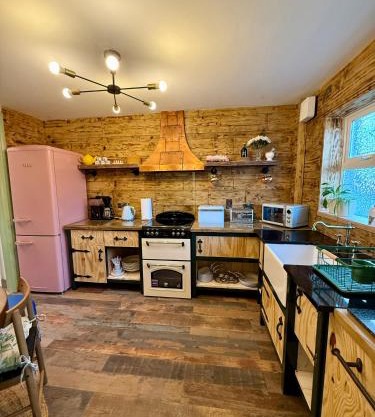 Superb Large Bespoke 5 Star Detached Villa, Prime Location, Belfast Stay