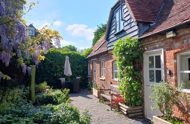 Superbly converted stables in beautiful countryside