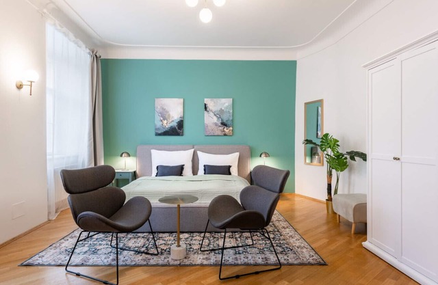 Superior 4BDR Apartment Steps from Charles Bridge