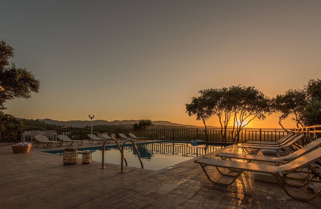 Superior Maisonette with private pool Bed and Breakfast