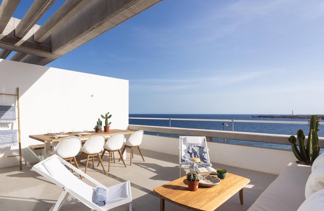 Superior Seafront Apartment, Porís 6
