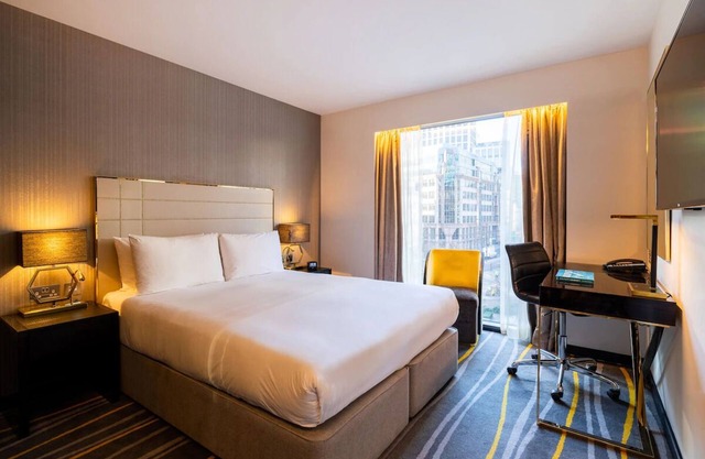 Superior, Towre Hyll King at Hotel Saint—Near World Class Museums!