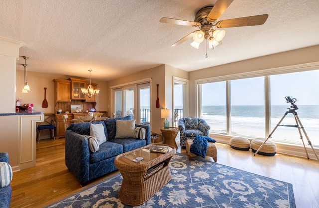 Sur La Plage - Top Floor Oceanfront Condo - balcony & pool