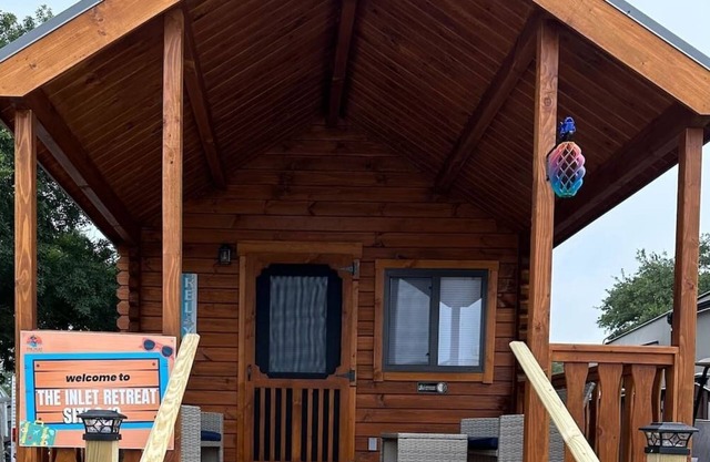 Surf City Family Getaway | Cabin w/Loft & Pets OK